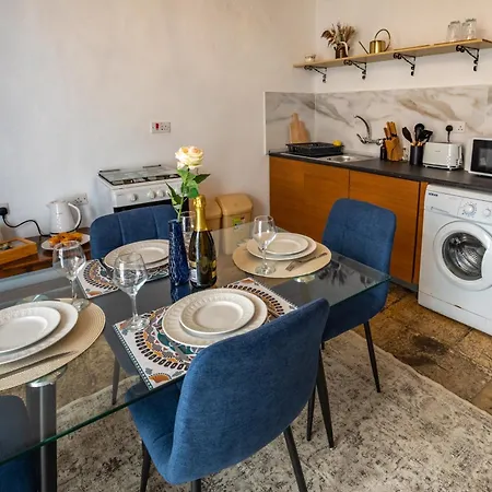 Letcom Apartment
