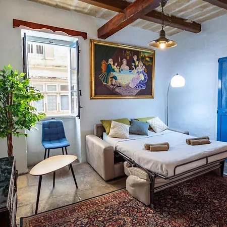 Letcom Apartment
